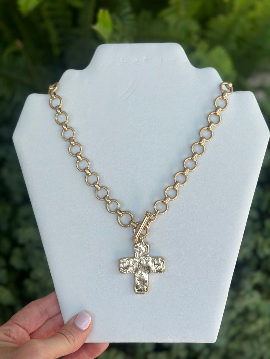 CHUNKY CROSS TOGGLE CHAIN NECKLACE